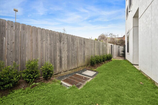 Building Photo - 1617 Wheeler Ave