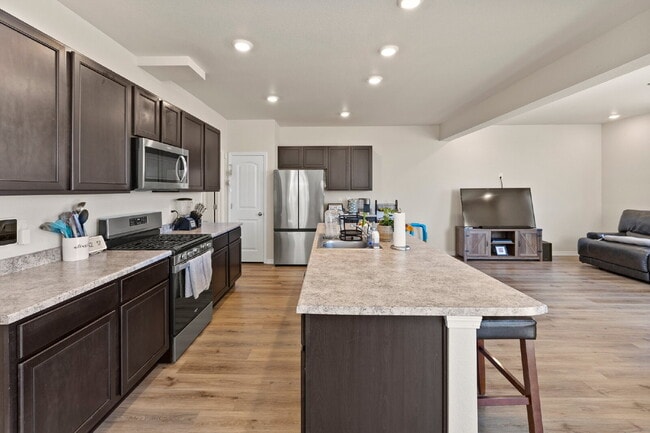 Building Photo - Bright and Beautiful Home with Gourmet Kit...