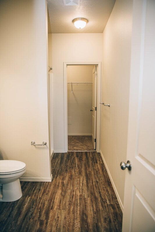 Building Photo - 302 S Marigold Ln