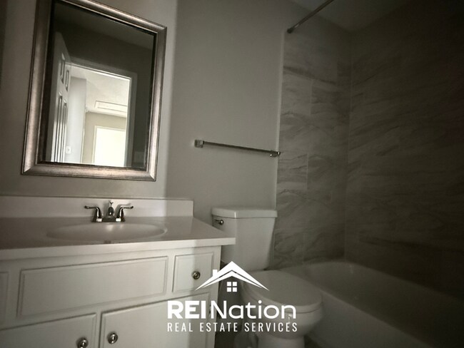 Building Photo - Move-In Ready 3BR Home in 38128 - Hardwood Floors, Attached Garage & Private Yard