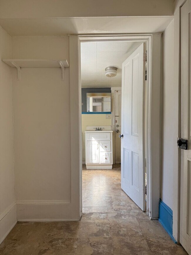 Building Photo - 317 W High St