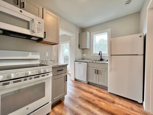 Building Photo - Dodge Ct (KC-AM)