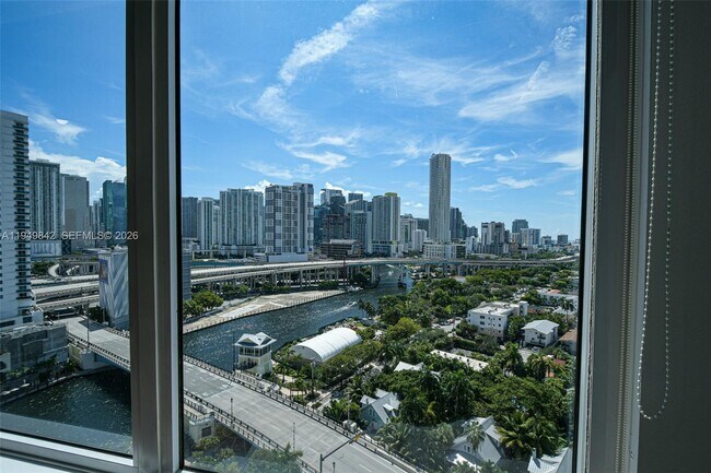 Building Photo - 10 SW South River Dr