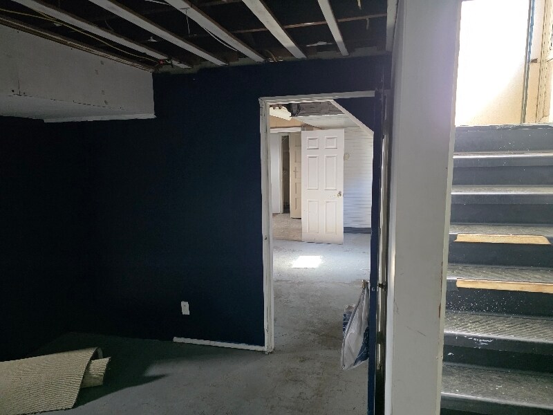 Building Photo - 715 S Rotherwood Ave