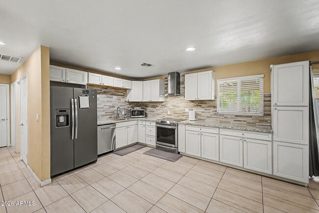 Building Photo - 515 E Vista Del Cerro Dr