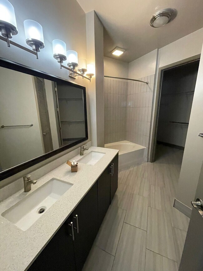 Building Photo - 8905 Dadeland Blvd