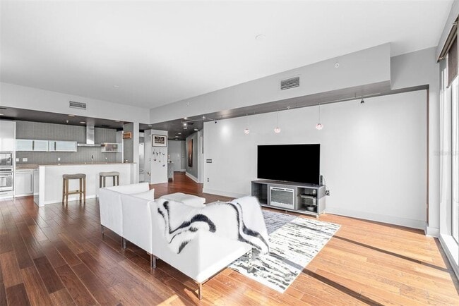 Building Photo - 260 S Osceola Ave