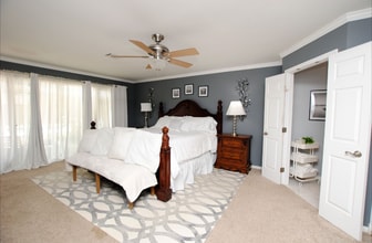 Building Photo - 719 Park Knoll Ln