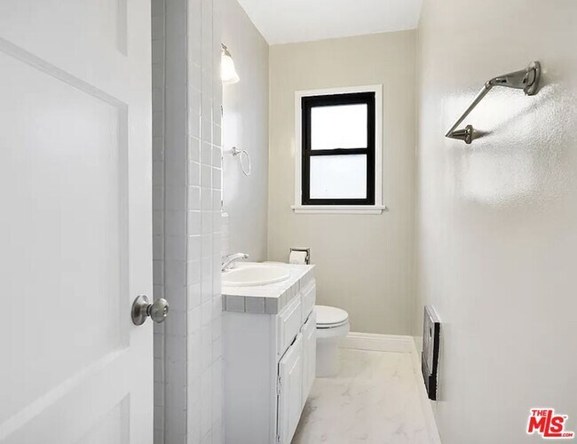 Building Photo - 16857 Halper St