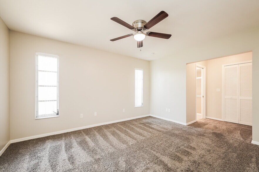 Building Photo - 2130 SE 9th Terrace