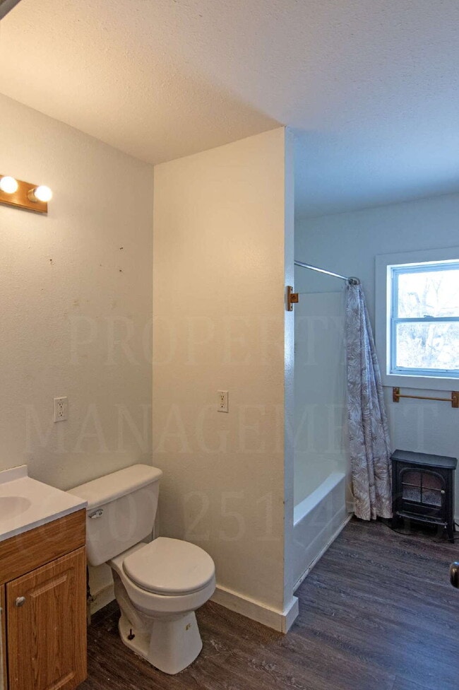 Building Photo - Charming 2-Bedroom 1-Bath + Bonus Room Farmhouse