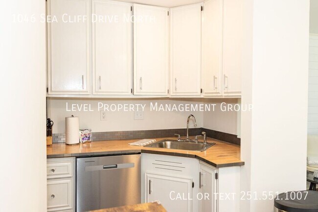 Building Photo - 1046 Sea Cliff Dr N