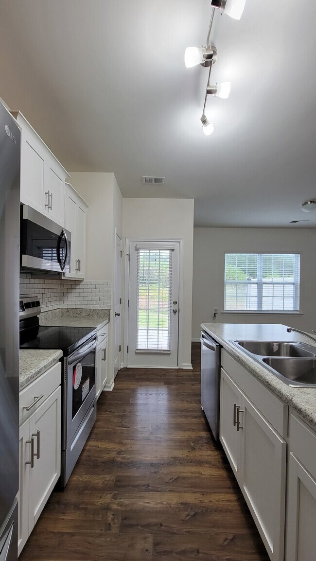 Building Photo - "Modern 3-Bedroom Multiplex with 3 Full Ba...