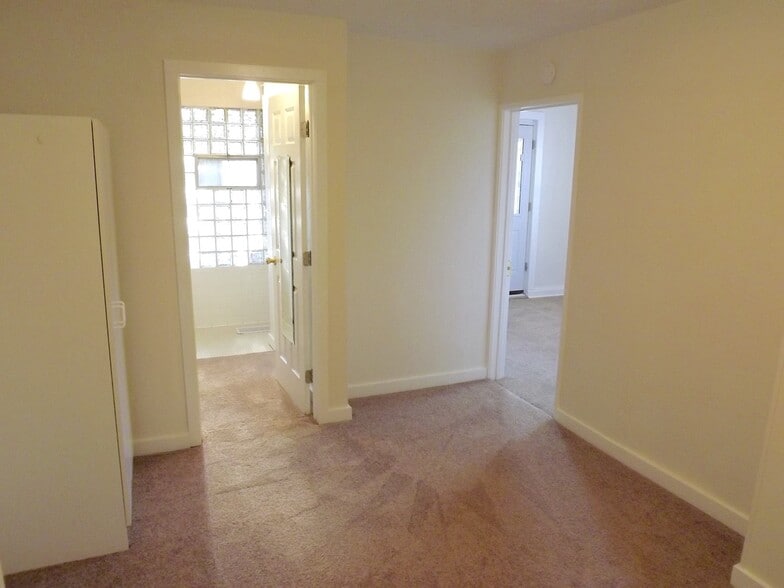 Building Photo - 115 N Park St