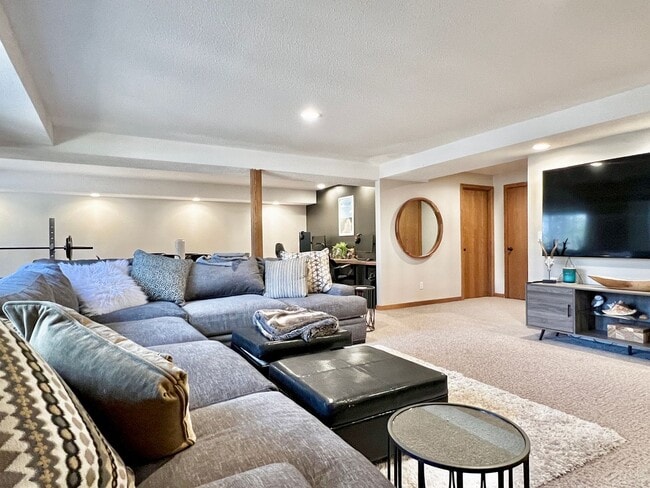 Building Photo - Sophisticated Condo Retreat on Old Mission Peninsula