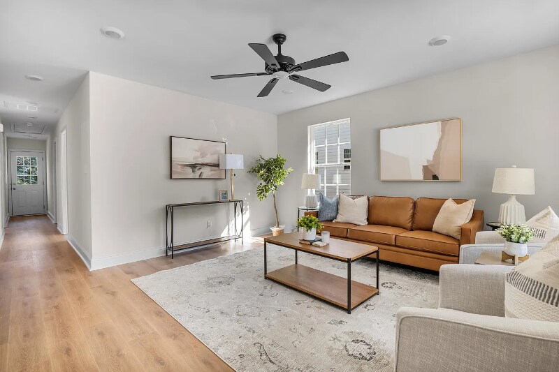 Building Photo - 812 Aubrey Ave