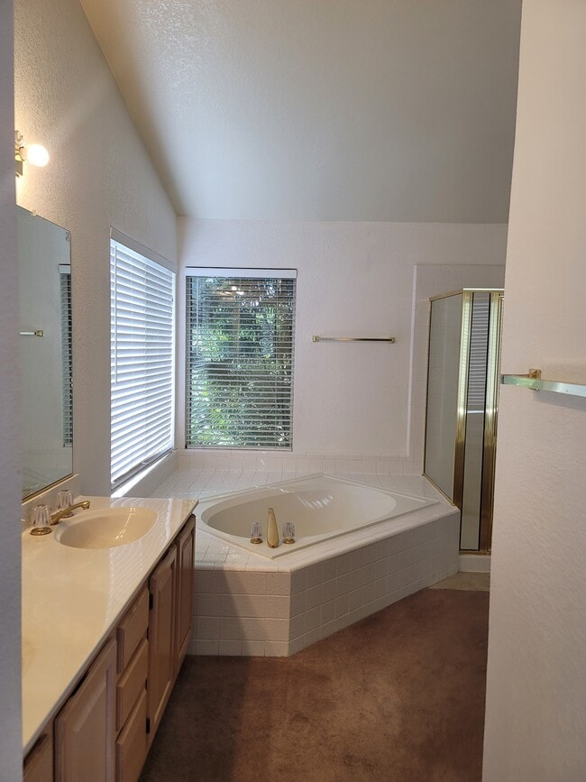 Building Photo - 1709 Evergreen Dr