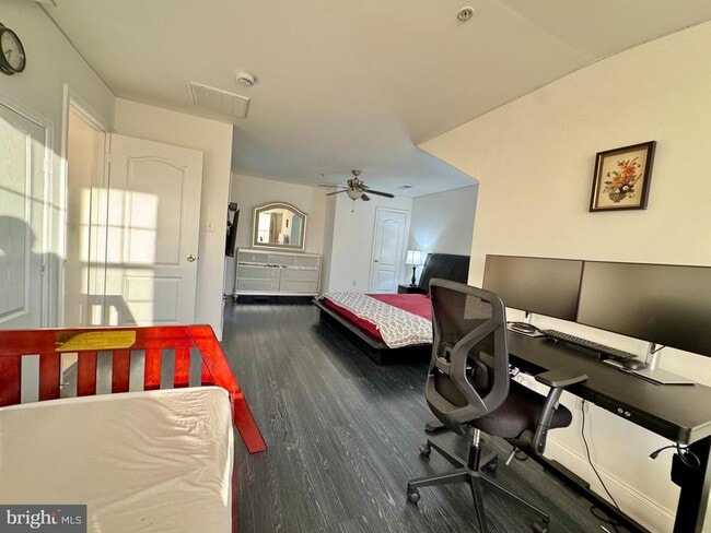 Building Photo - 12839 Grand Elm St