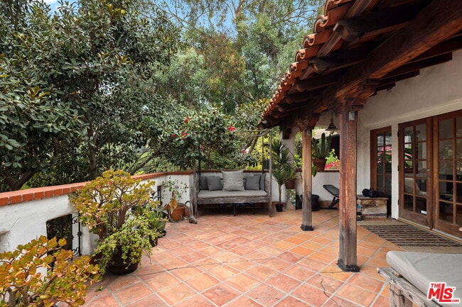 Building Photo - 334 Crane Blvd