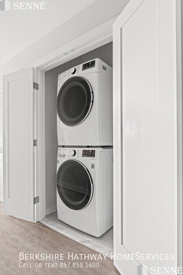 Building Photo - 27 Horace St