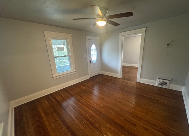 Building Photo - 15815 Parkgrove Ave