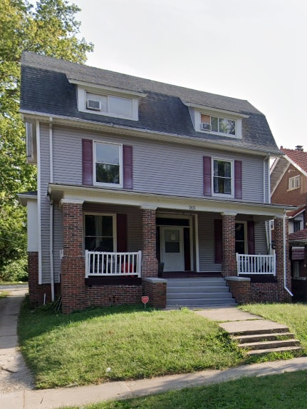 Primary Photo - 915 W Main St