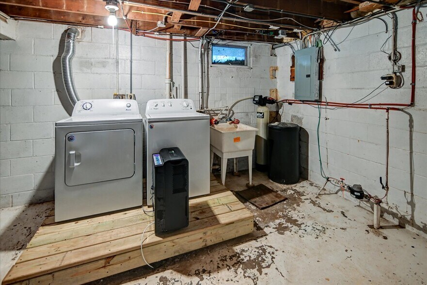 Building Photo - 1404 Wyldhaven Ave