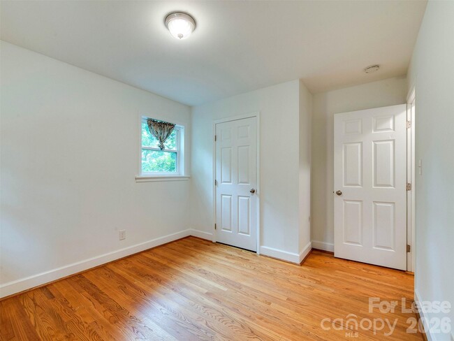 Building Photo - 5646 Oak Dr