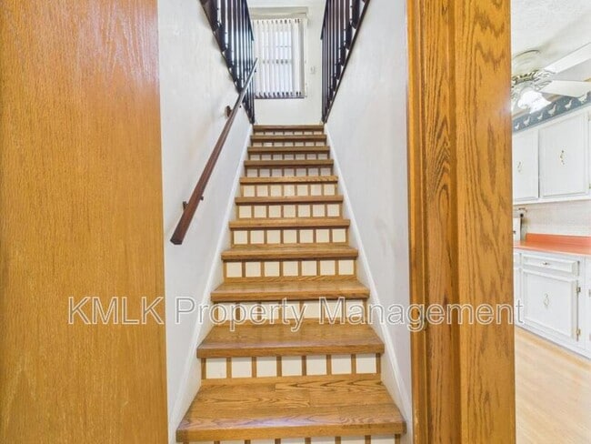 Building Photo - 975 Glenwood St NE