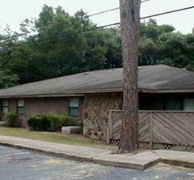 Primary Photo - Pineywood Apartments