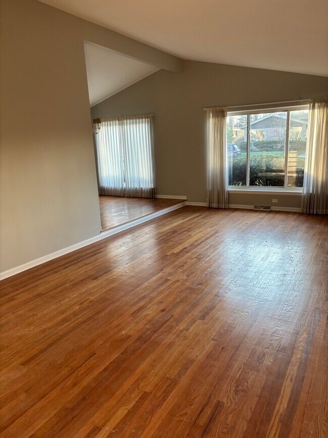 Building Photo - 608 Lavergne Ave