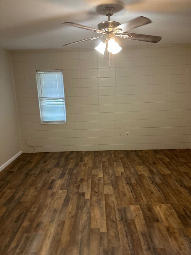 Building Photo - 2304 Columbia Ct