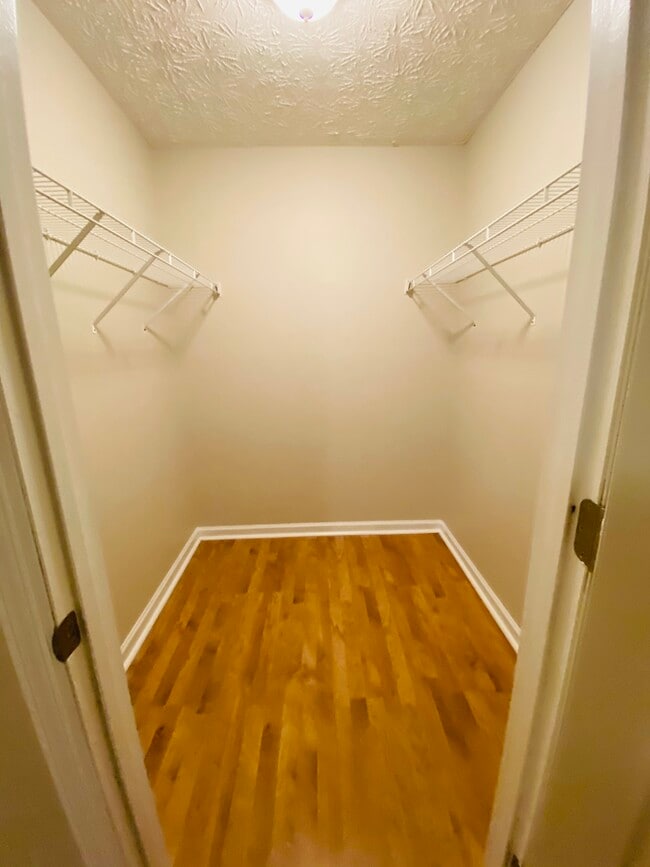 Building Photo - 6033 Waterbury Ln