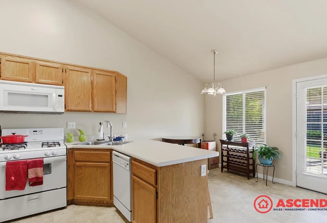 Building Photo - Fabulous 4 Bedroom Home!!