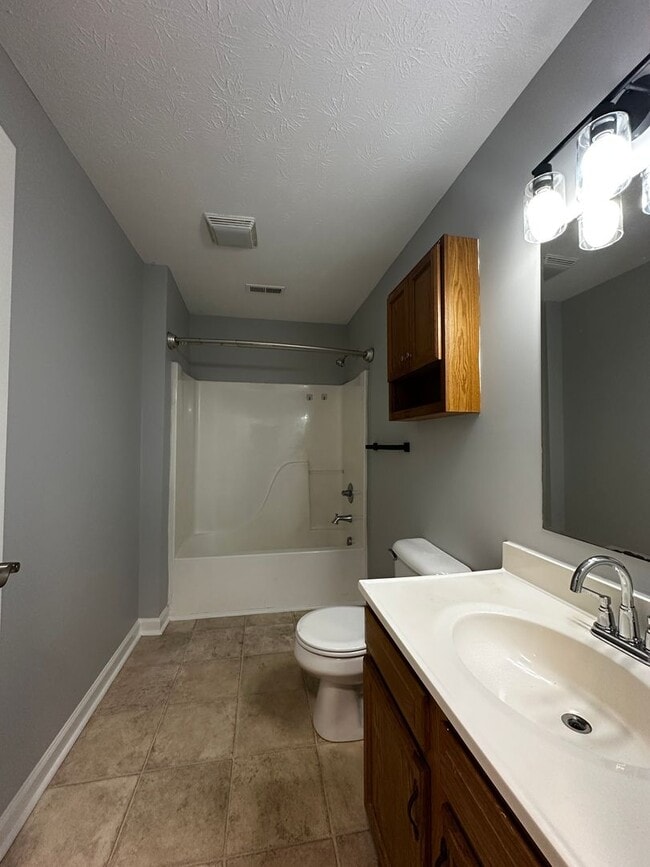 Building Photo - Three-Bedroom Ranch Close to Downtown