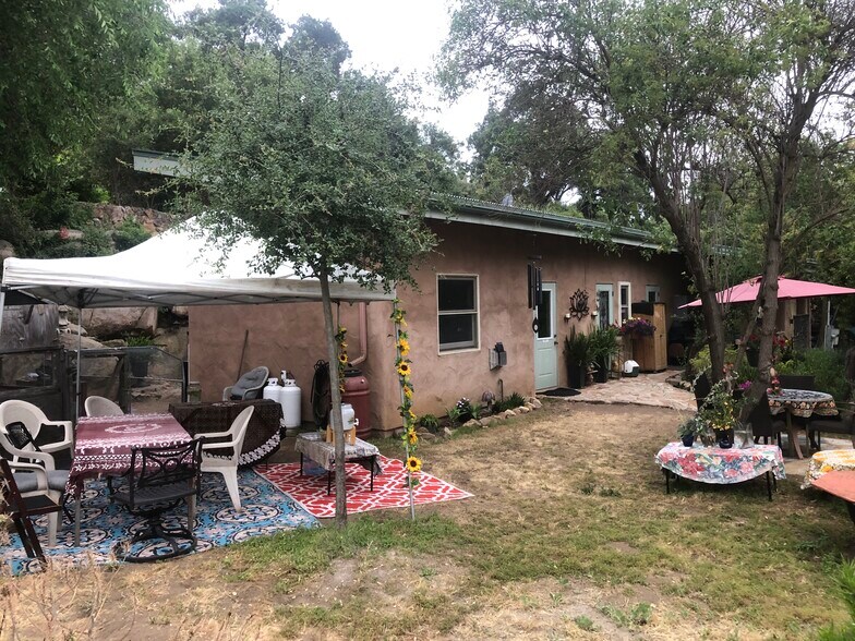 House and front yard with lots of space - 13915 Mussey Grade Rd