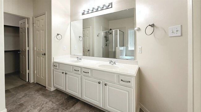 Building Photo - 15110 Sierra Ridge Dr
