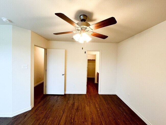 Building Photo - 1515 Justin Lp