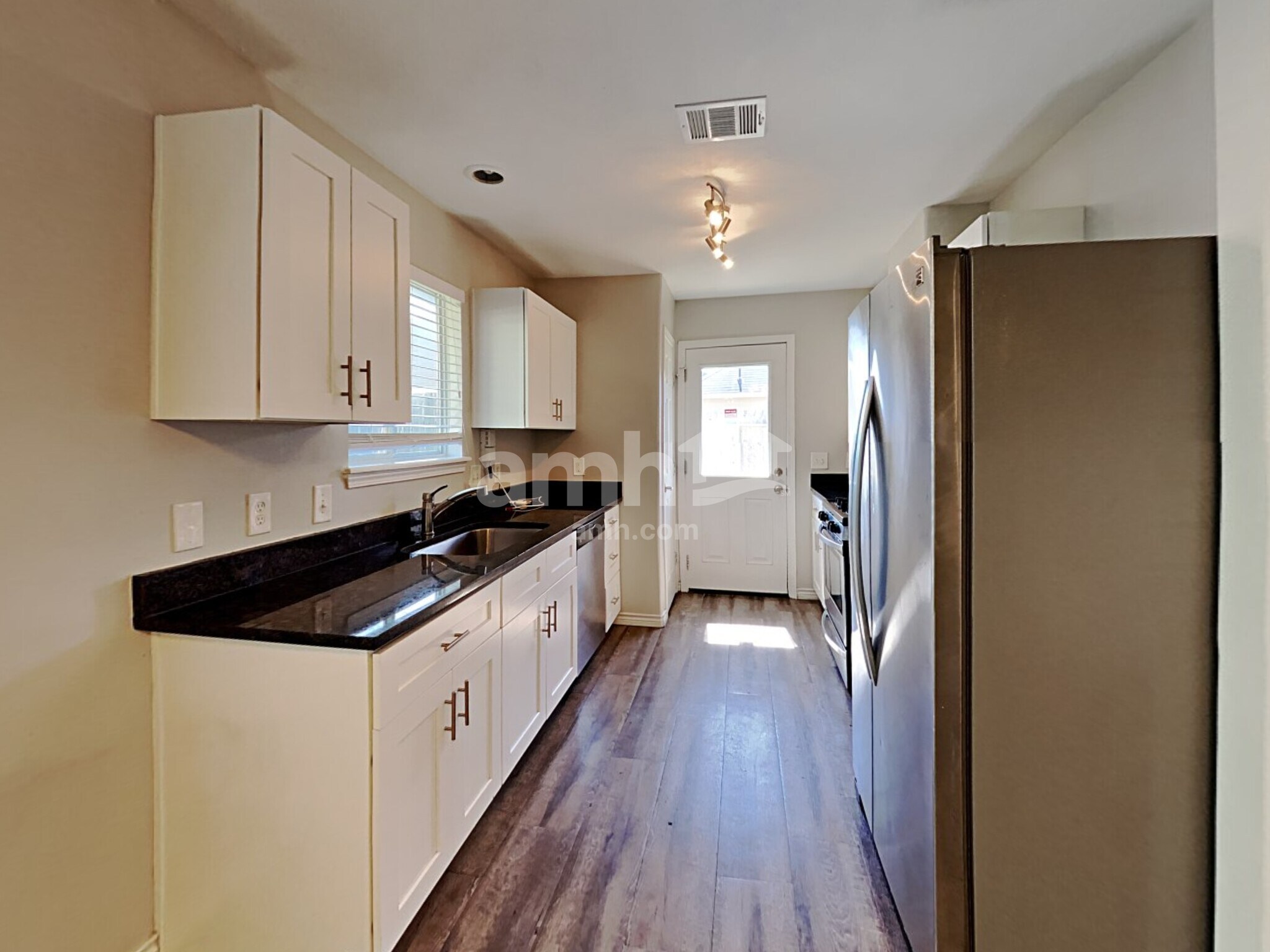 Building Photo - 13310 Ambrosa Dr