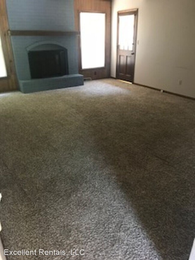 Building Photo - 4 br, 2 bath House - 503 NE Country Lane