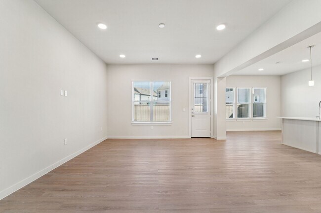 Building Photo - 7311 W Meadow Ct