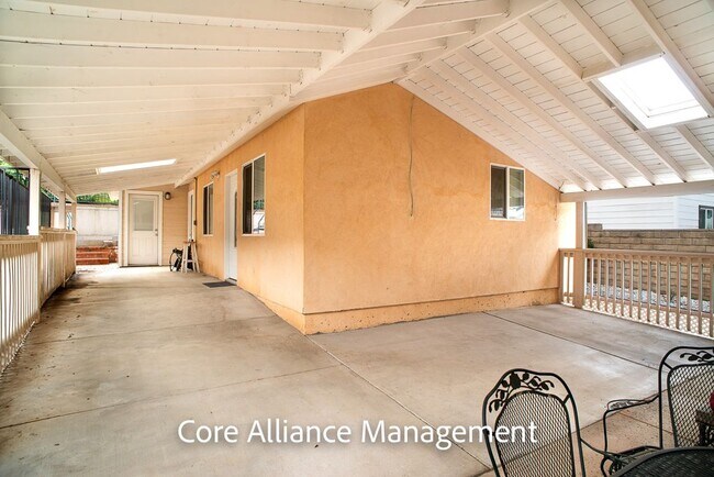 Building Photo - 9413 Farralone Ave