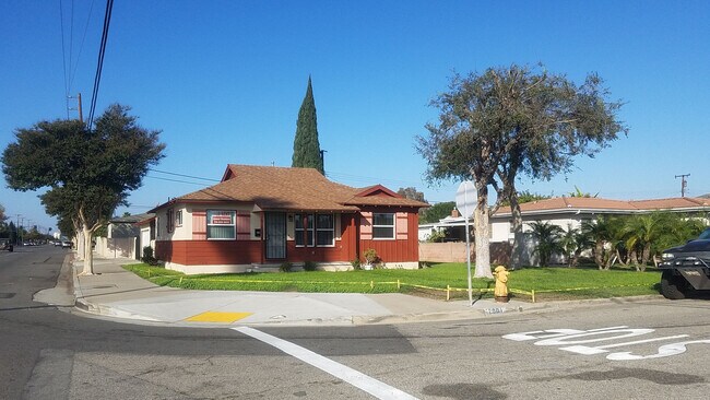 Building Photo - 3 Bedroom House in Garden Grove