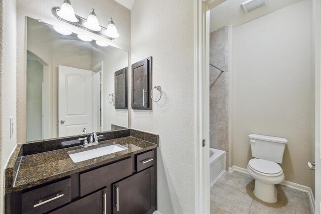 Building Photo - 1539 Giles Dr