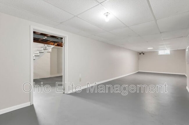 Building Photo - 1028 S Harris Ave