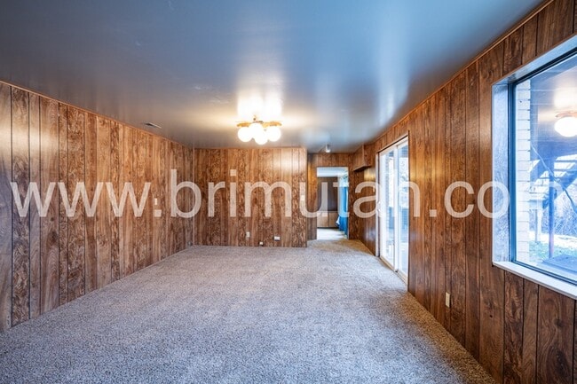 Building Photo - 3608 Eastwood Dr