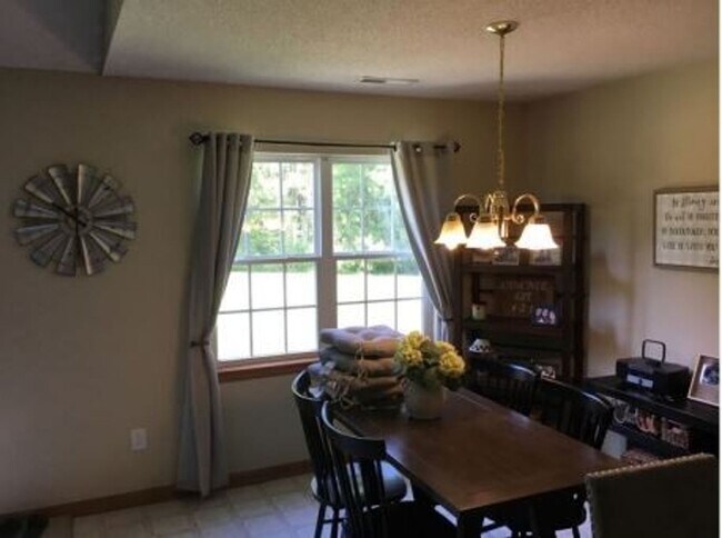 Building Photo - 3 bedroom 2 full baths and lots of land!