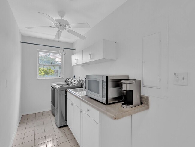 Building Photo - 1425 Treasure Cove Ln