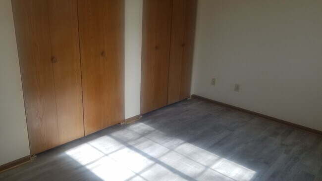 Building Photo - 1063 E 16th St