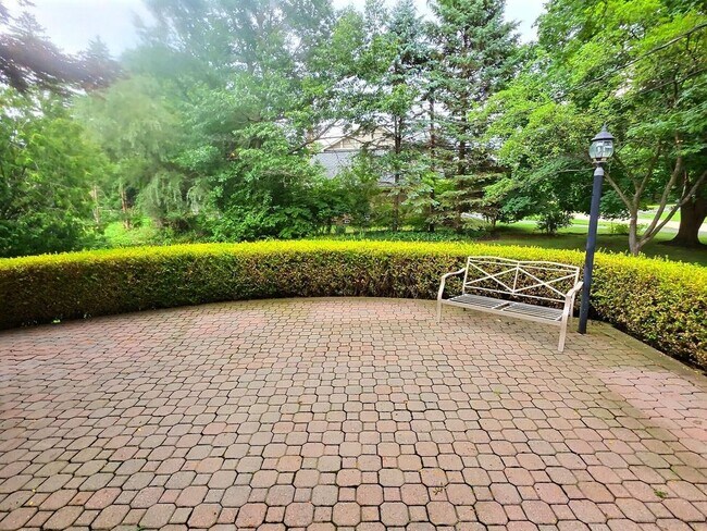 Building Photo - 28618 Balmoral Way